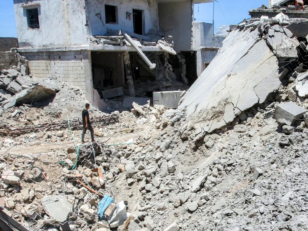 Israeli air strikes on Lebanon continue despite US-Iran deal