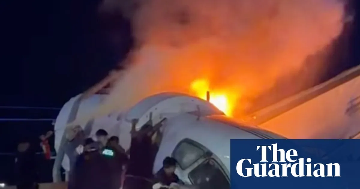NetJets aircraft crashes on Texas highway, killing one and injuring five
