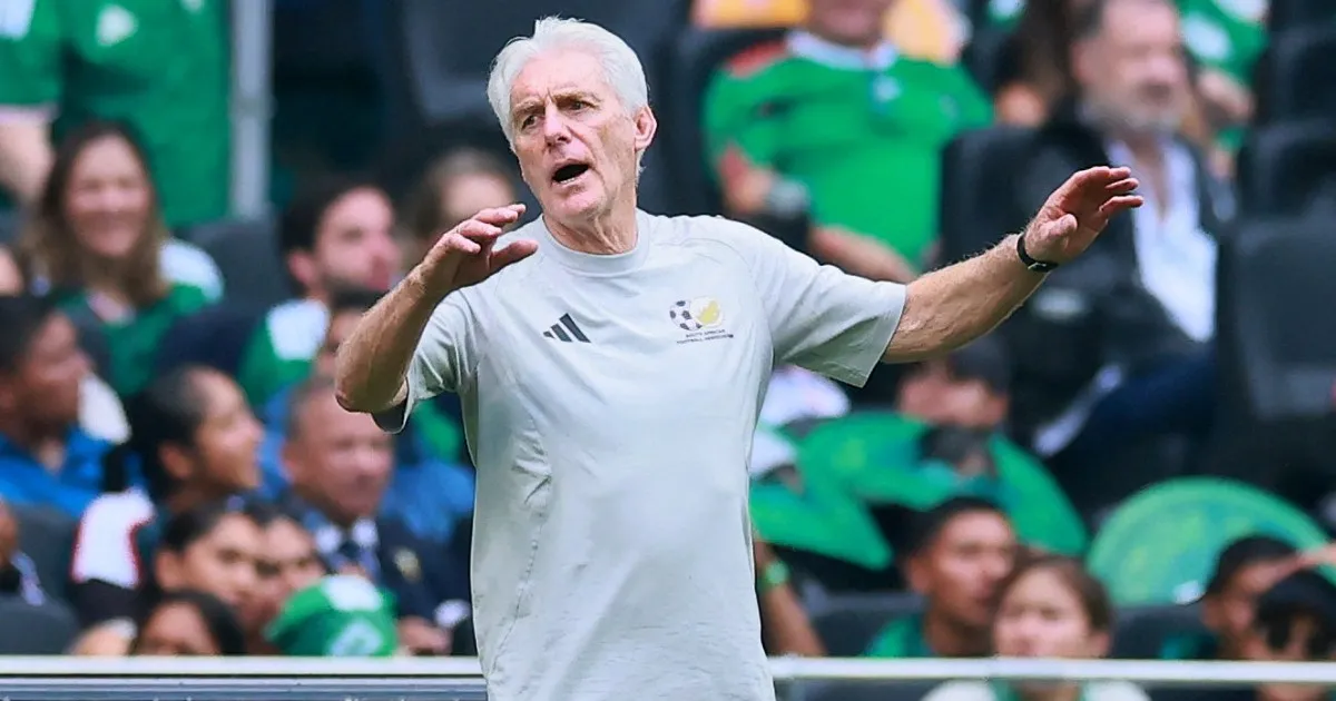 South Africa coach tells critics to ‘shut up’ before second World Cup match