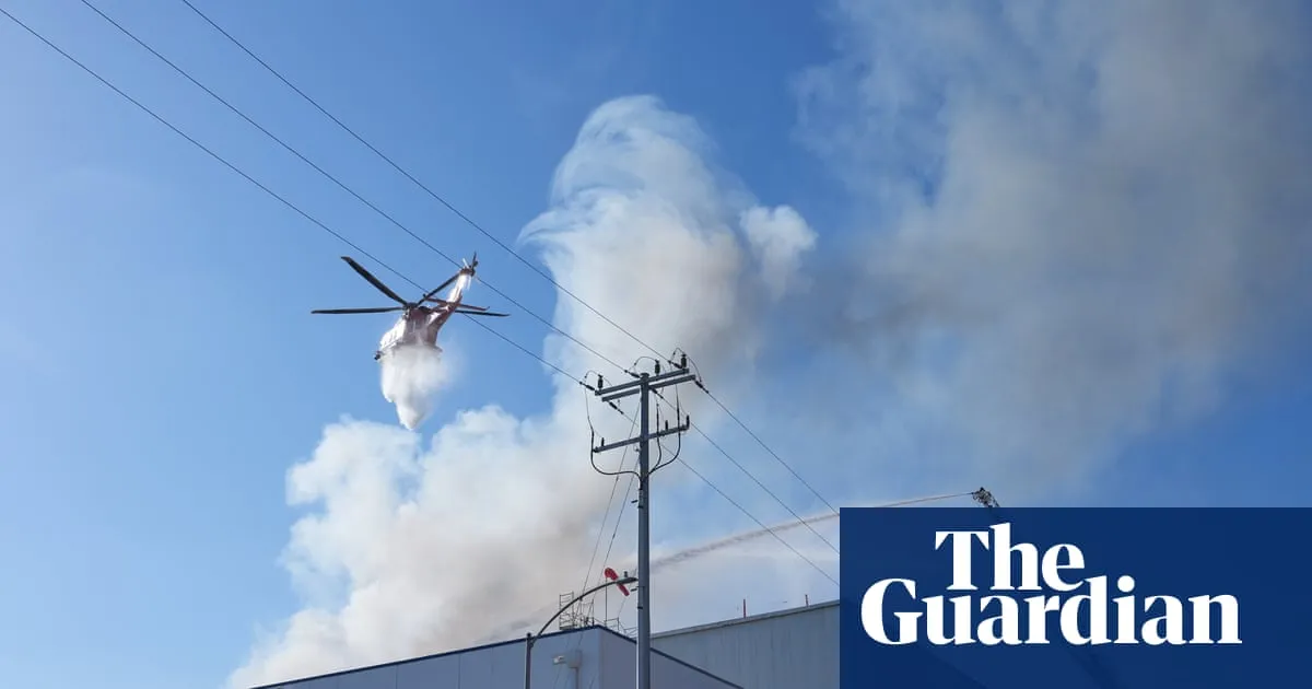 Shelter-in-place ordered in LA as blaze engulfs roof of 500,000 sq-ft warehouse