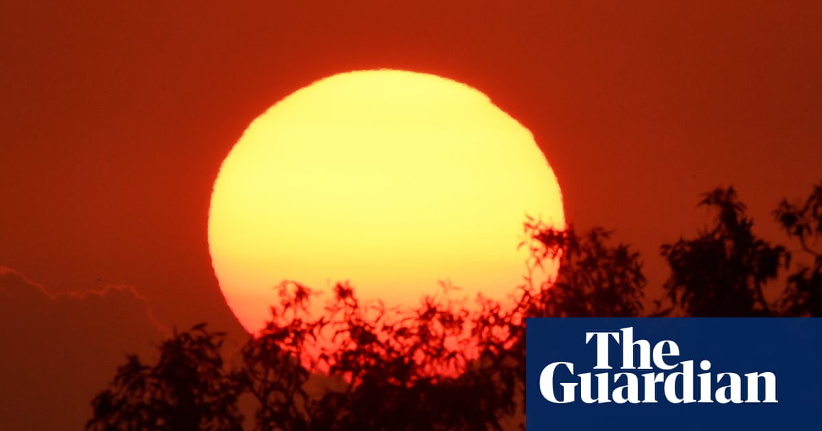 Heatwave warning for large parts of Australia as temperatures expected to reach low 40s