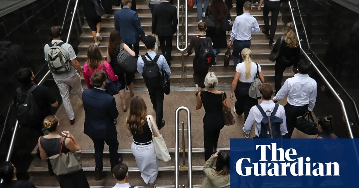 Australian net overseas migration falls to lowest level since 2022 – but the Coalition says that’s still too high