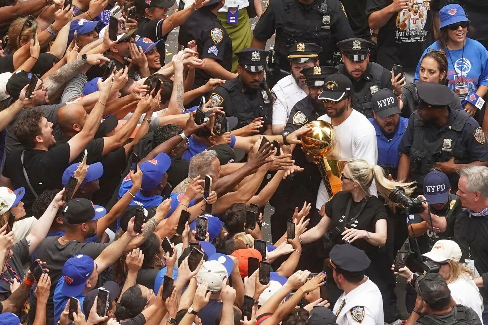 New York Knicks parade brings generations of fans into the streets