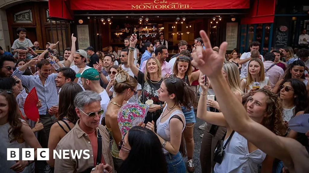 France bans alcohol consumption at music festival events under red heatwave alert