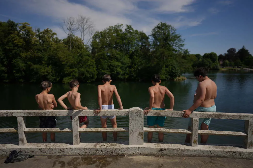 France restricts public alcohol consumption and outdoor sports as heat wave bakes parts of Europe