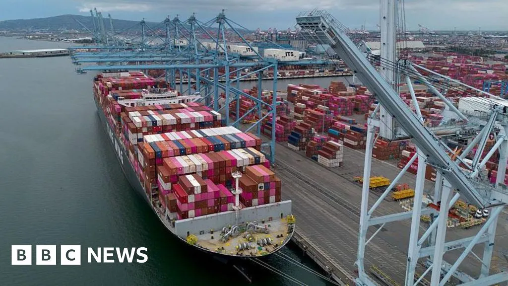 IMF warns of trade tension risk to global growth