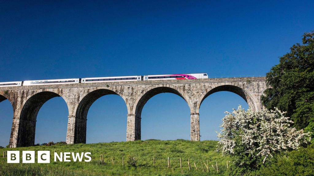Irish government to contribute £197m to cross-border rail services