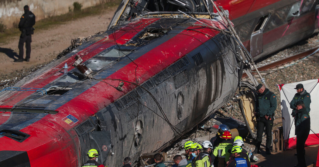 Live Updates: At Least 39 Are Dead in High-Speed Train Crash in Spain