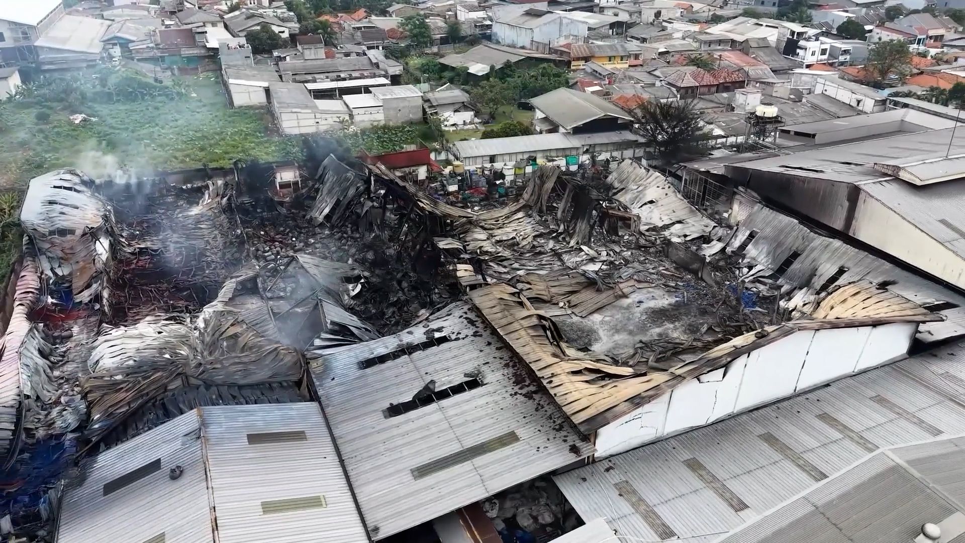 Massive fire rips through Indonesia sandal factory