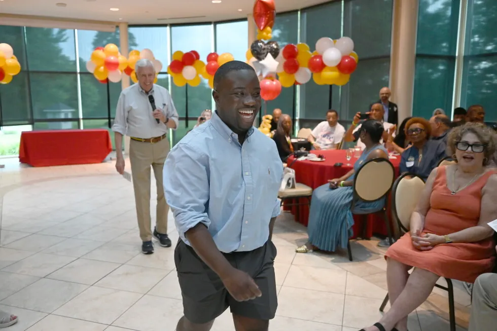 Ex-aides win primaries to replace retiring Democratic House members