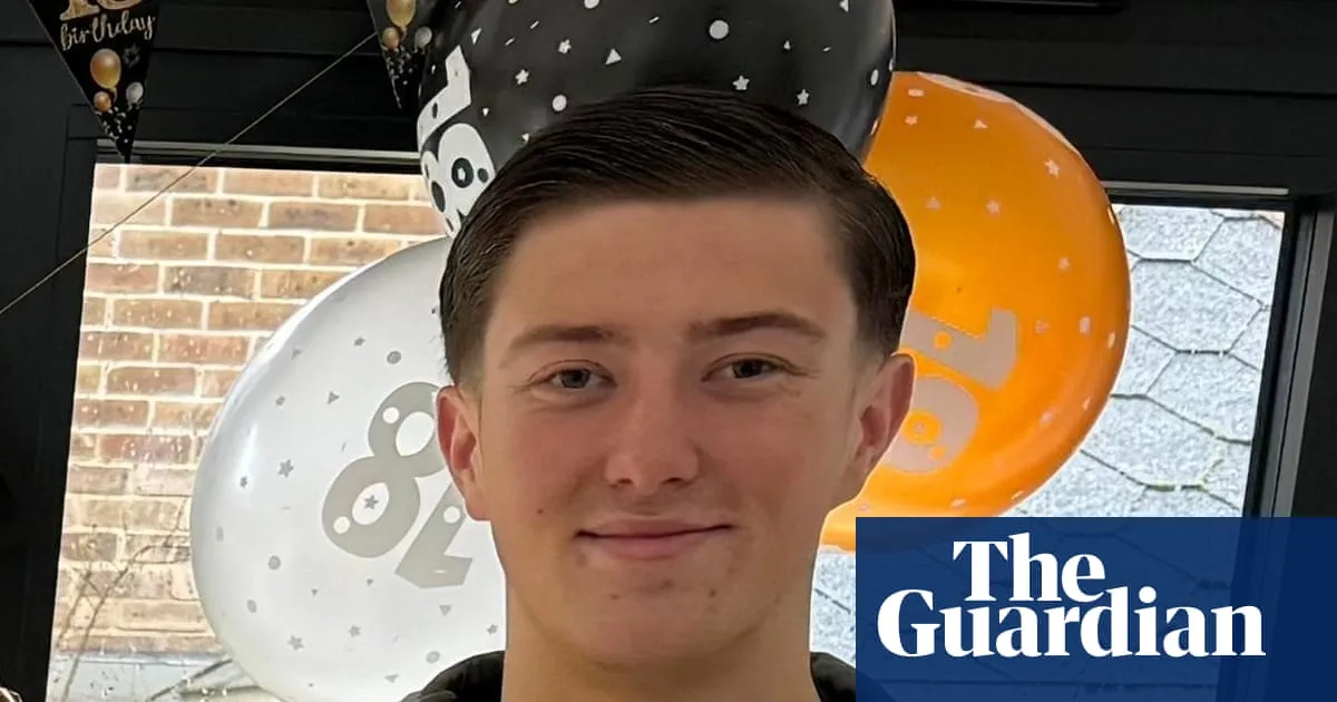 Police officers took eight minutes to discover Henry Nowak’s stab wound, evidence shows