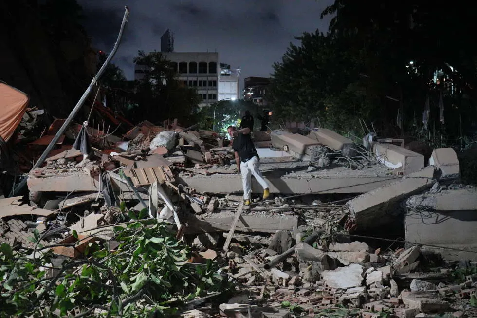 Powerful 7.1-magnitude earthquake hits Venezuela, collapsing buildings in the capital of Caracas