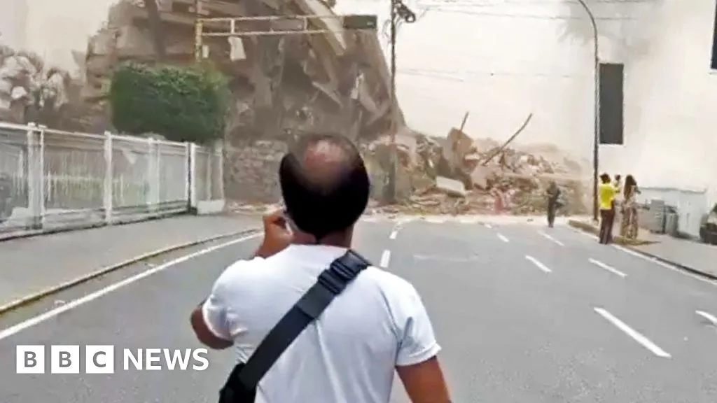 Moment earthquake hits Venezuela and leaves buildings collapsed