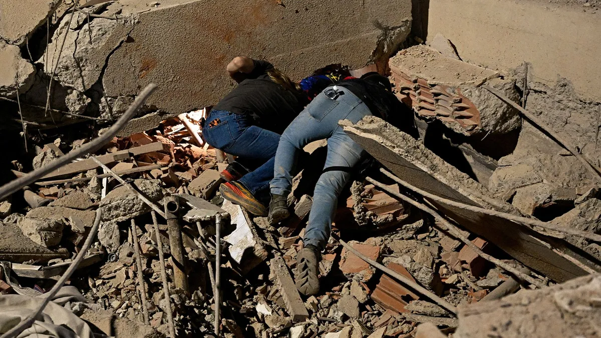 Rescuers pull survivors from rubble after Venezuela earthquakes
