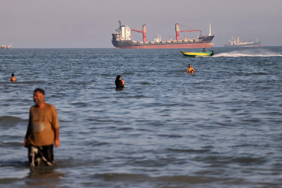 An oil tanker navigates the Strait of Hormuz despite threats from Iran’s Revolutionary Guard
