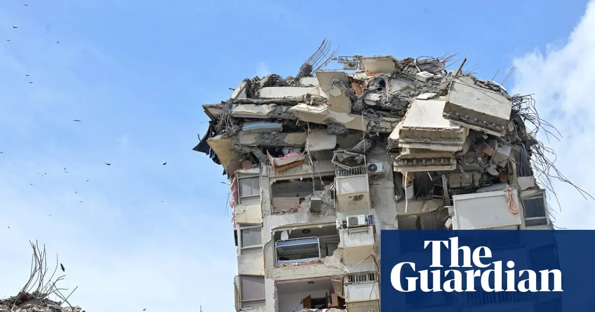 Rescue teams race to Venezuela amid fears thousands killed in earthquakes