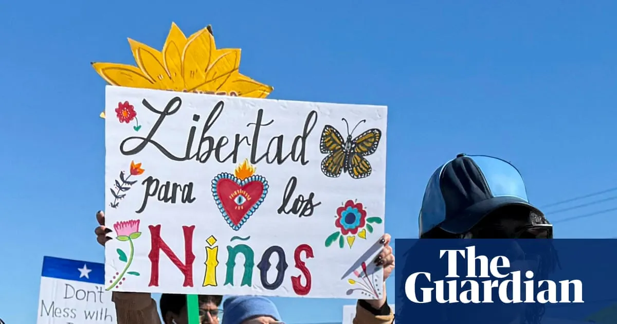 Senator Ron Wyden accuses US health agency of plan to deport more than 500 migrant children