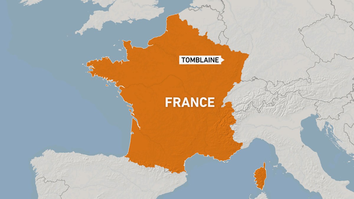 At least 11 dead as skydiving plane crashes in France