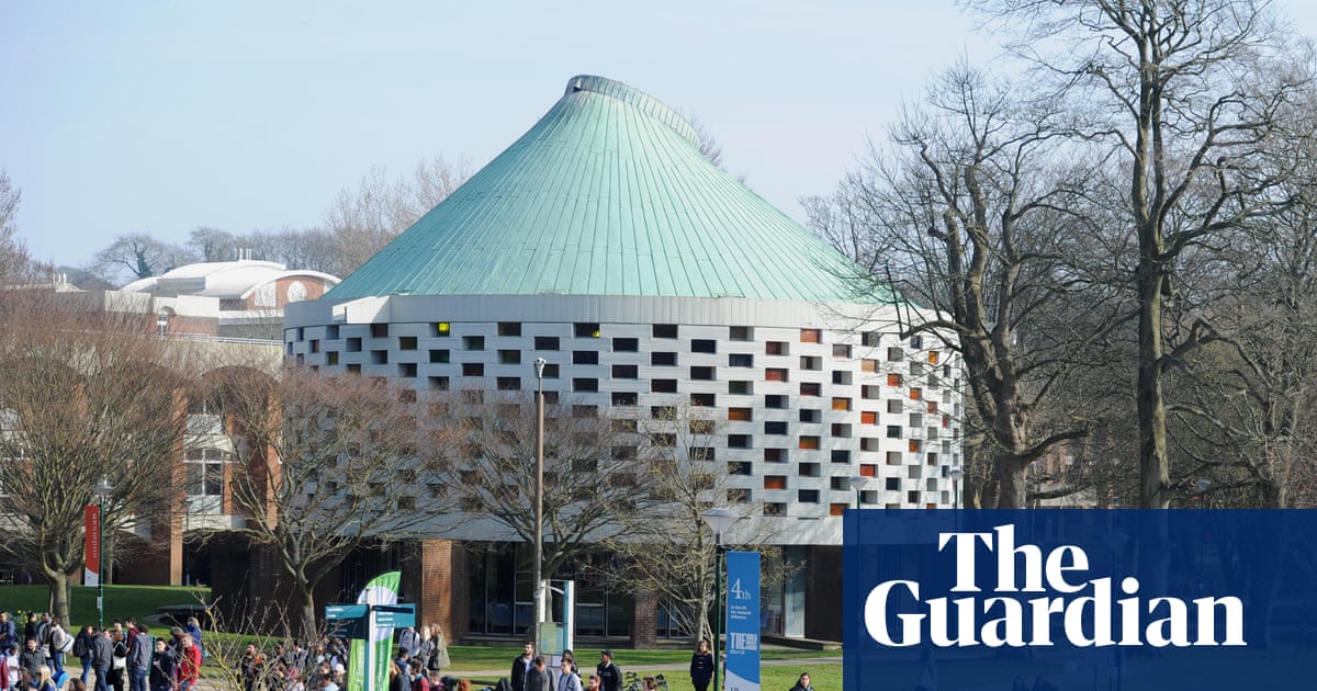 UK ministers scrap foreign students target in shift to overseas hubs strategy