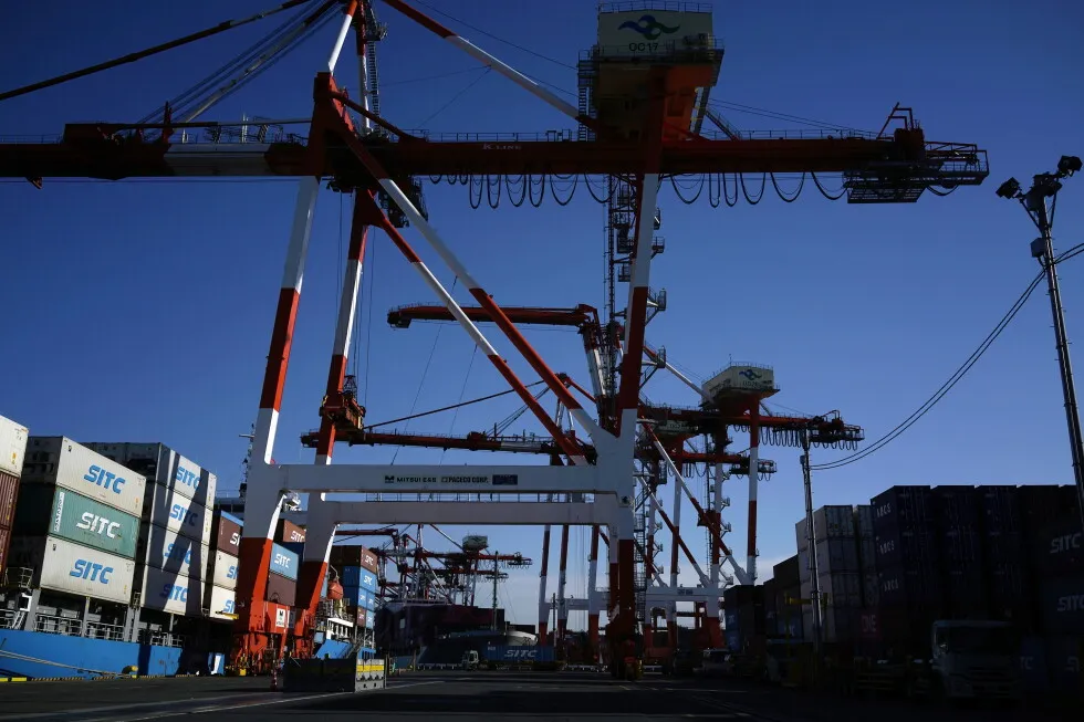 Survey shows Japan’s business sentiment improving for a 5th straight quarter