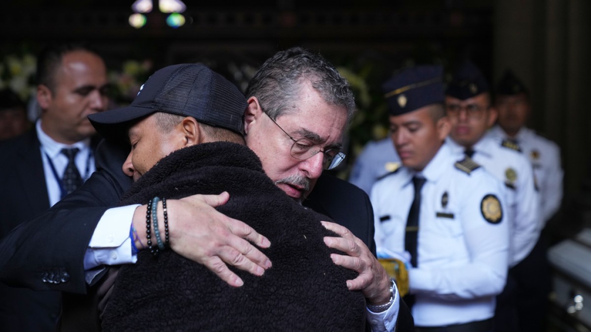 Guatemala mourns 10 police slain by gangsters amid state of emergency