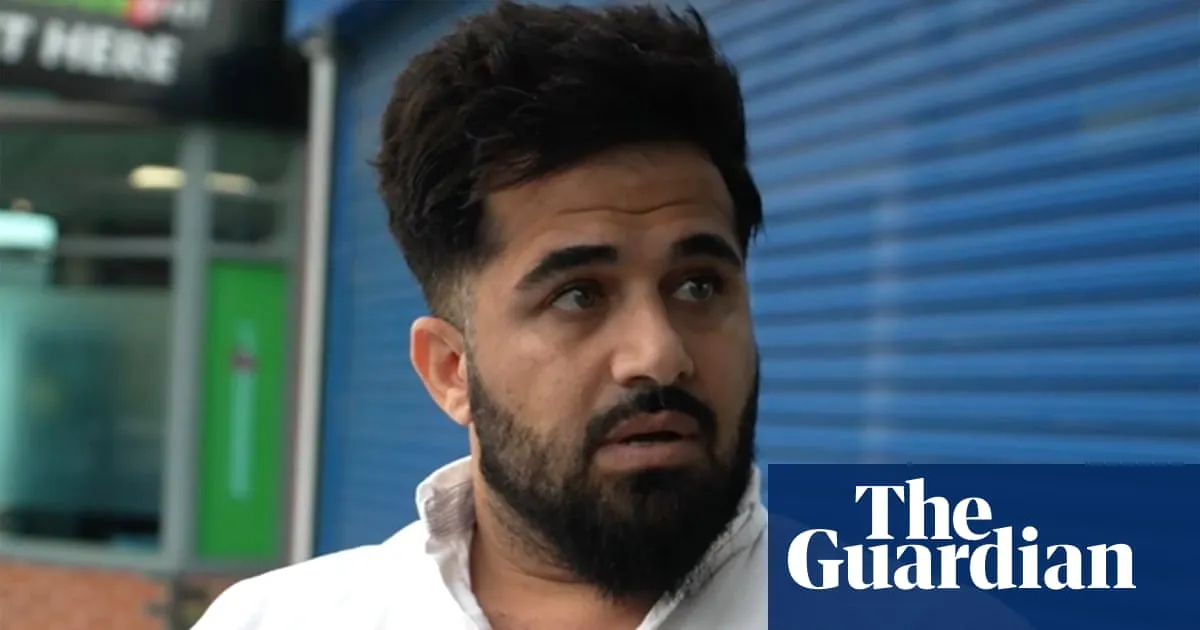 Convicted people smuggler reportedly living in UK should be deported, Tories say