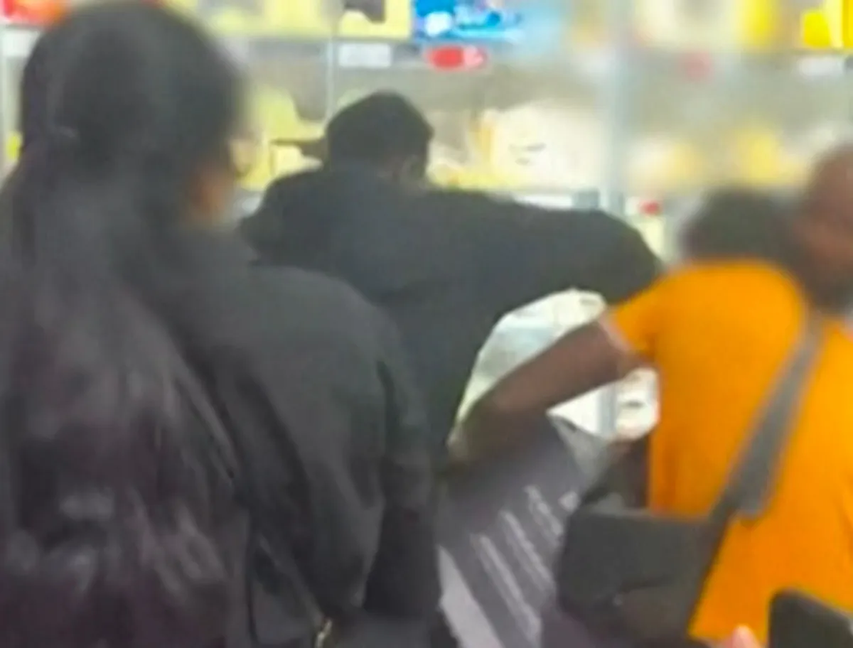 Supermarket chaos for air conditioner sale in France amid heatwave