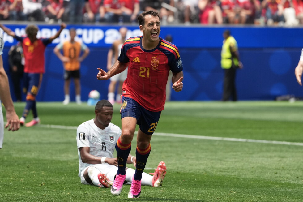 Mikel Oyarzabal’s 2 goals send dominant Spain past Austria 3-0 and into round of 16 at the World Cup