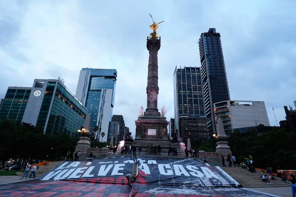 Mexico City tightens security and caps crowds for Mexico-England match after 4 deaths