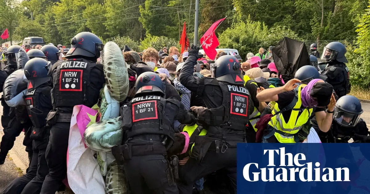 German riot police clash with protesters hoping to block far-right AfD conference