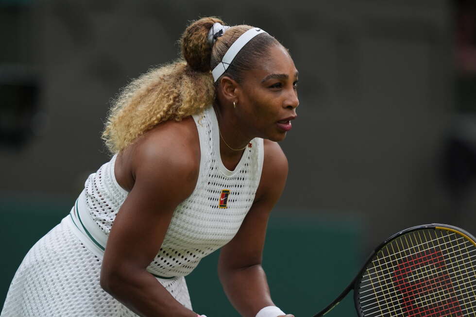 Serena Williams’ coach tells AP nerves and a closed roof were factors in Wimbledon loss