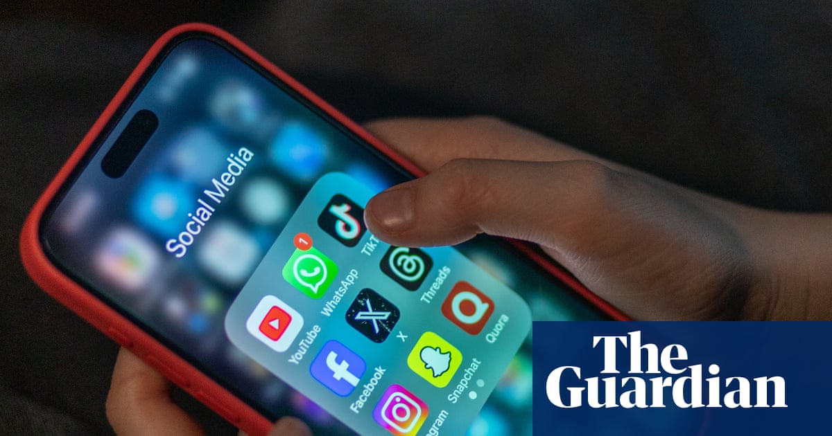 UK study to examine effects of restricting social media for children