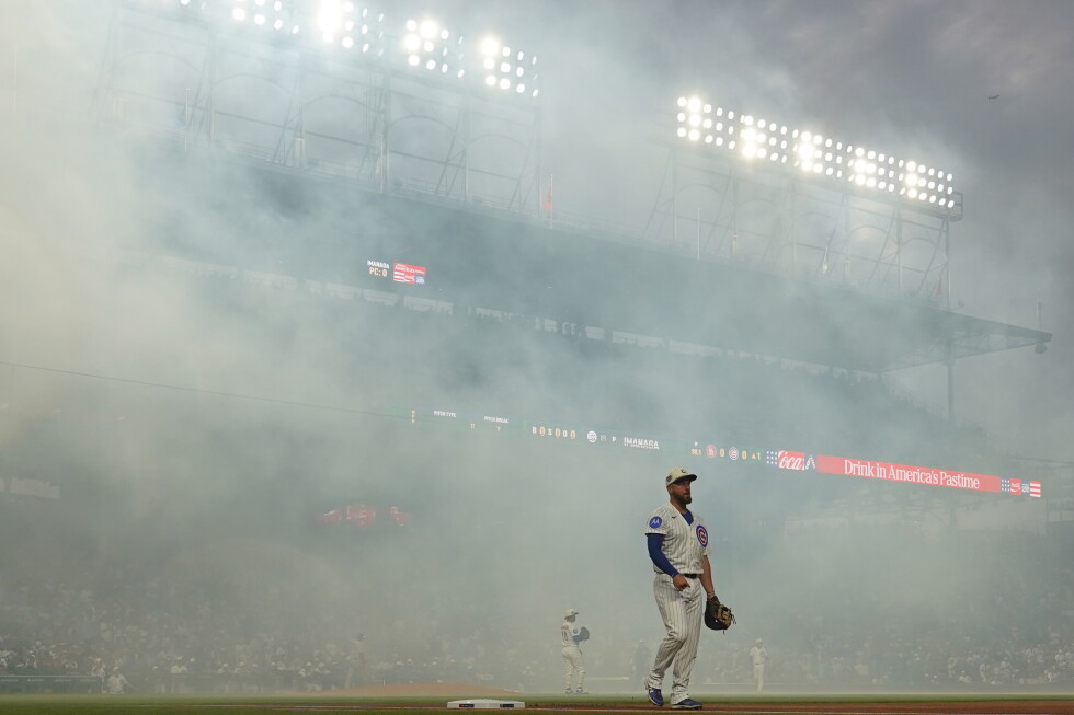 Cubs fans sing `Take Me Home, Country Roads’ during fog delay at Wrigley Field