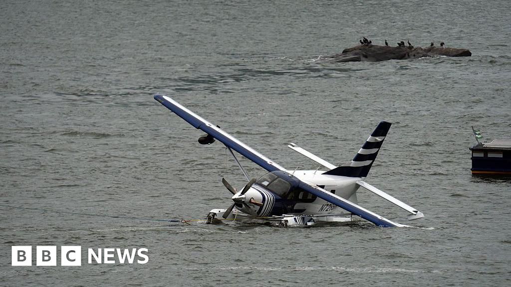 Eight rescued from seaplane that made 'hard landing' in Manhattan river