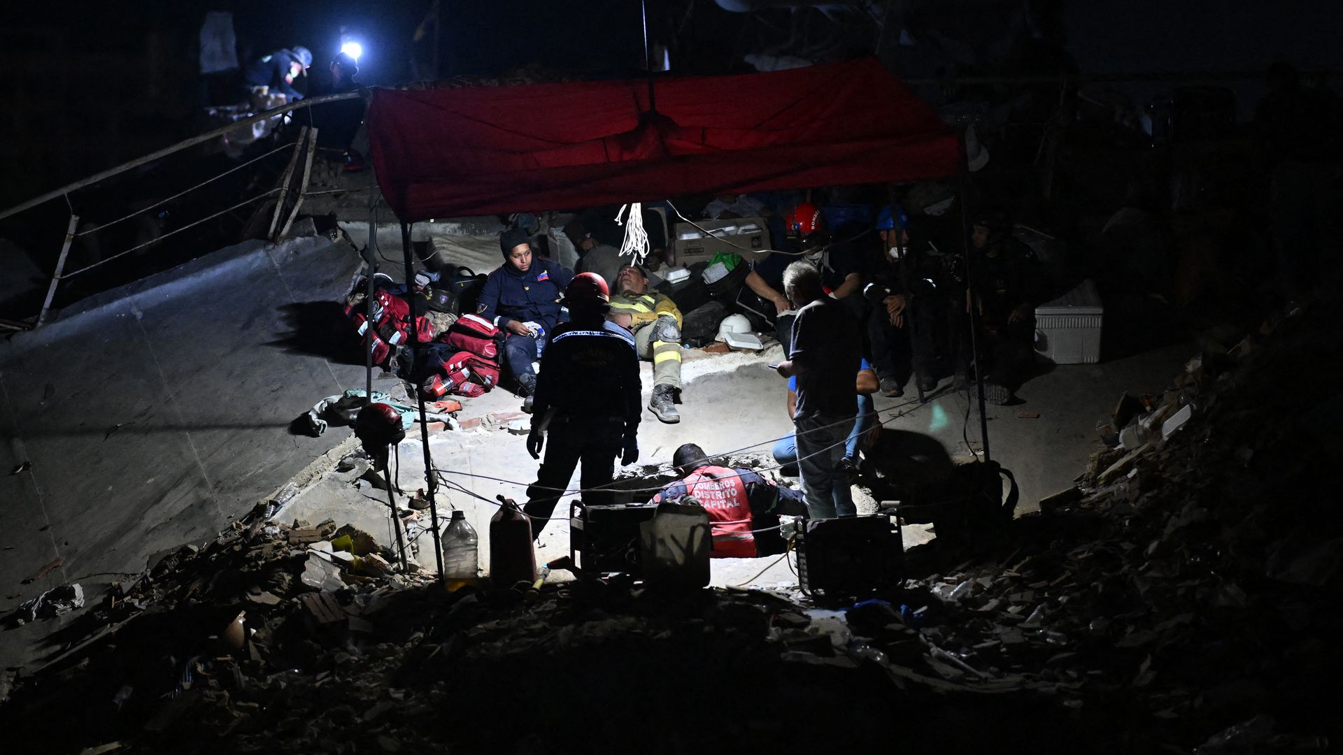 Volunteers vow to keep searching for Venezuela earthquake survivors