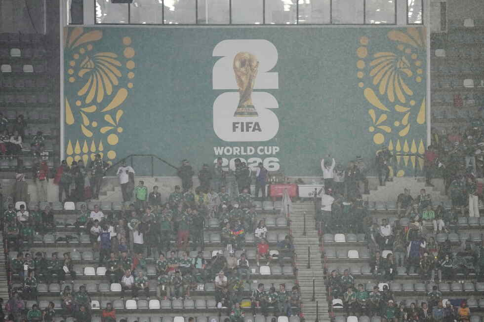 Mexico-England World Cup round of 16 match delayed by 1 hour because of thunderstorm
