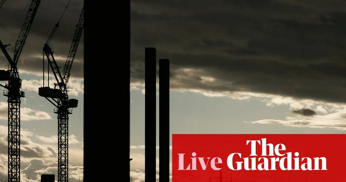 Australia news live: Melbourne police in standoff with alleged graffiti artist perched on 120m tower of Bolte Bridge
