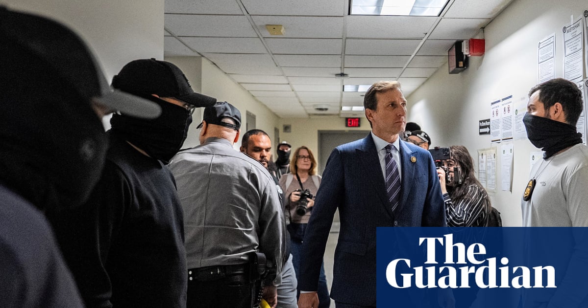 Judge allows Trump administration to block lawmakers’ access to ICE facilities