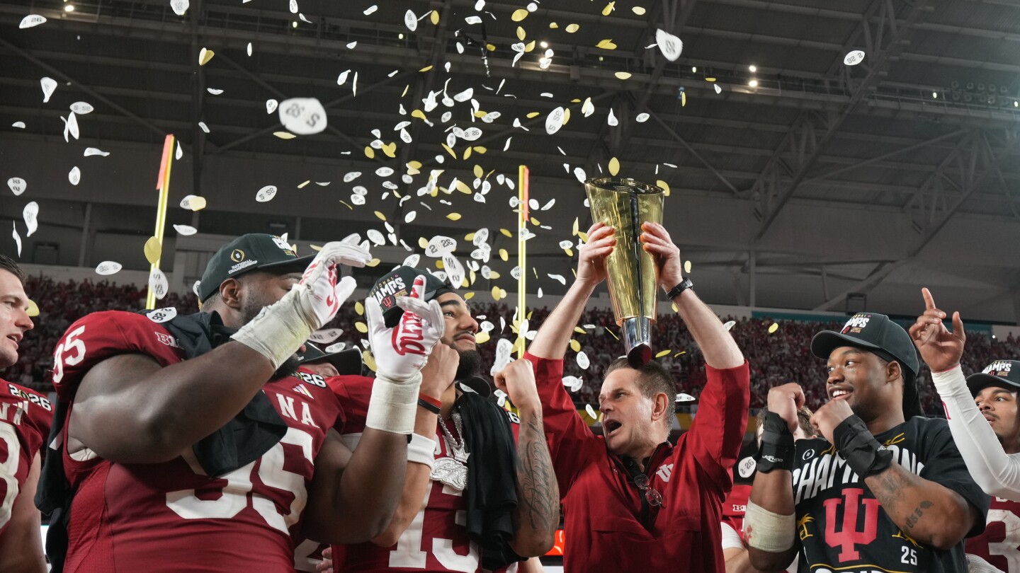No. 1 Indiana tops final AP Top 25 football poll of season as Big Ten’s title run reaches 3 straight