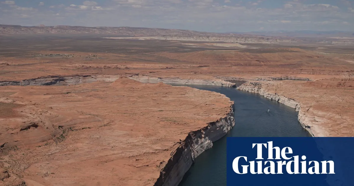 Lake Powell, a vital reservoir, plunges toward unprecedented low levels as water crisis deepens in US west