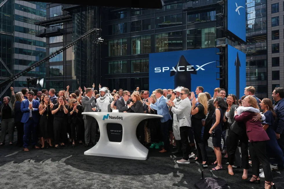 Wall Street banks are sky-high about SpaceX, but investors remain cautious