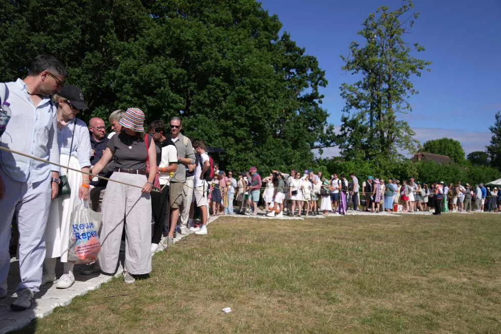 In Wimbledon’s famous queue, fans keep tradition alive by waiting hours for tickets