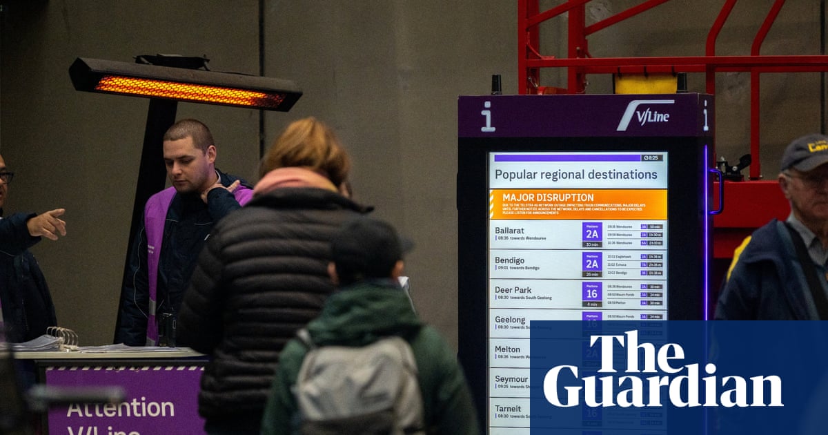 Major outage hits Telstra mobile network as thousands report they can’t make calls or access internet