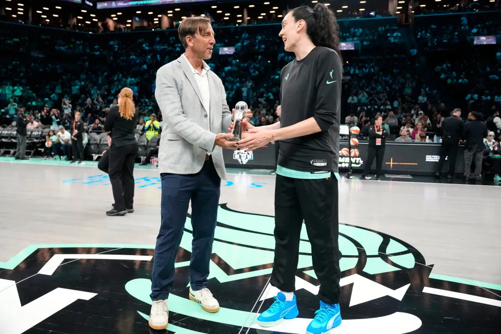 AP honors Breanna Stewart as one of the top women’s college players during the Top 25 poll era