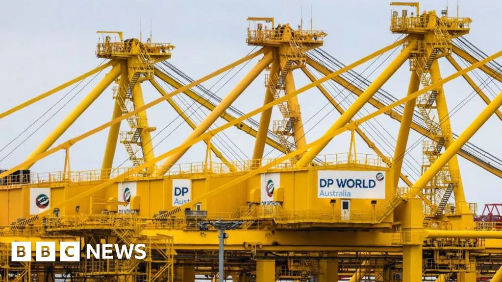 Australia dock workers call for 28-hour week in AI talks