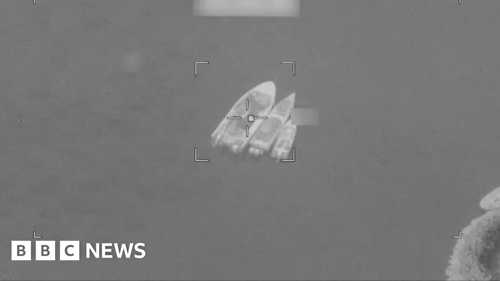 US strikes target Iranian military boats
