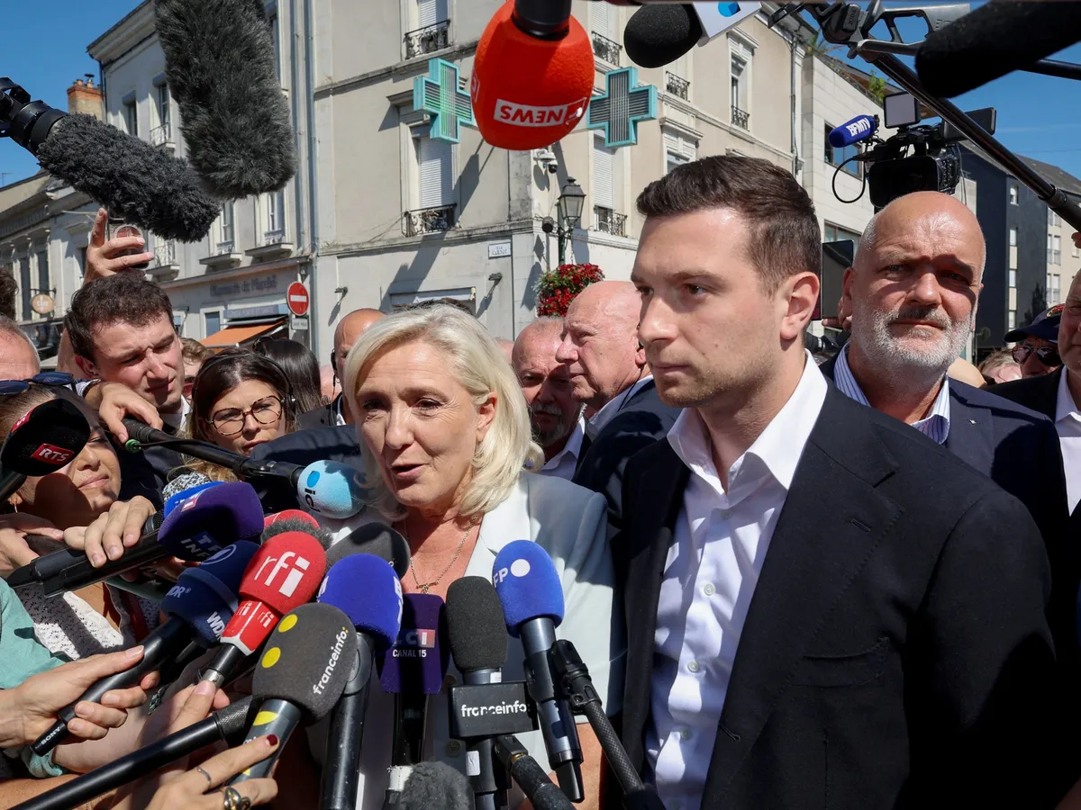 Far-right leader Le Pen starts campaign, faces mixed reactions in France