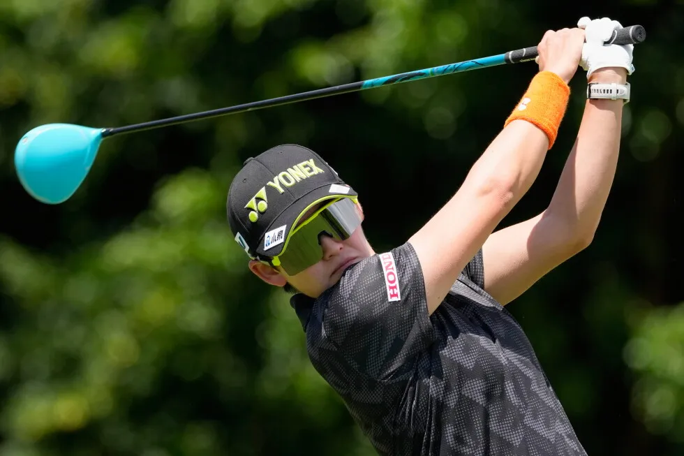 Aki Iwai leads and Nelly Korda struggles in first round at Evian women’s major