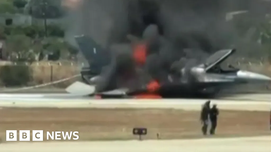 Greek F-16 fighter jet crash-lands at busy Zakynthos airport