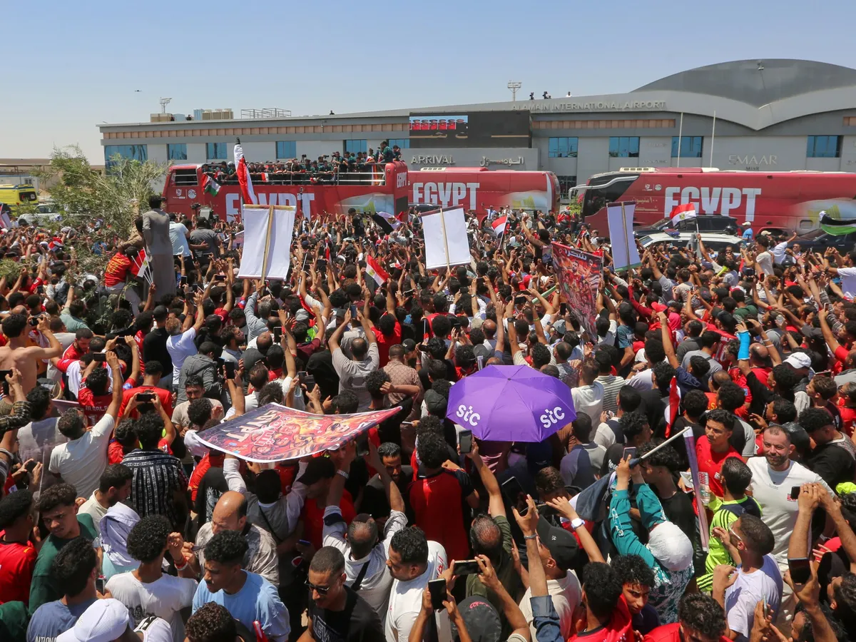 Hundreds give hero’s welcome to Egypt after best World Cup run